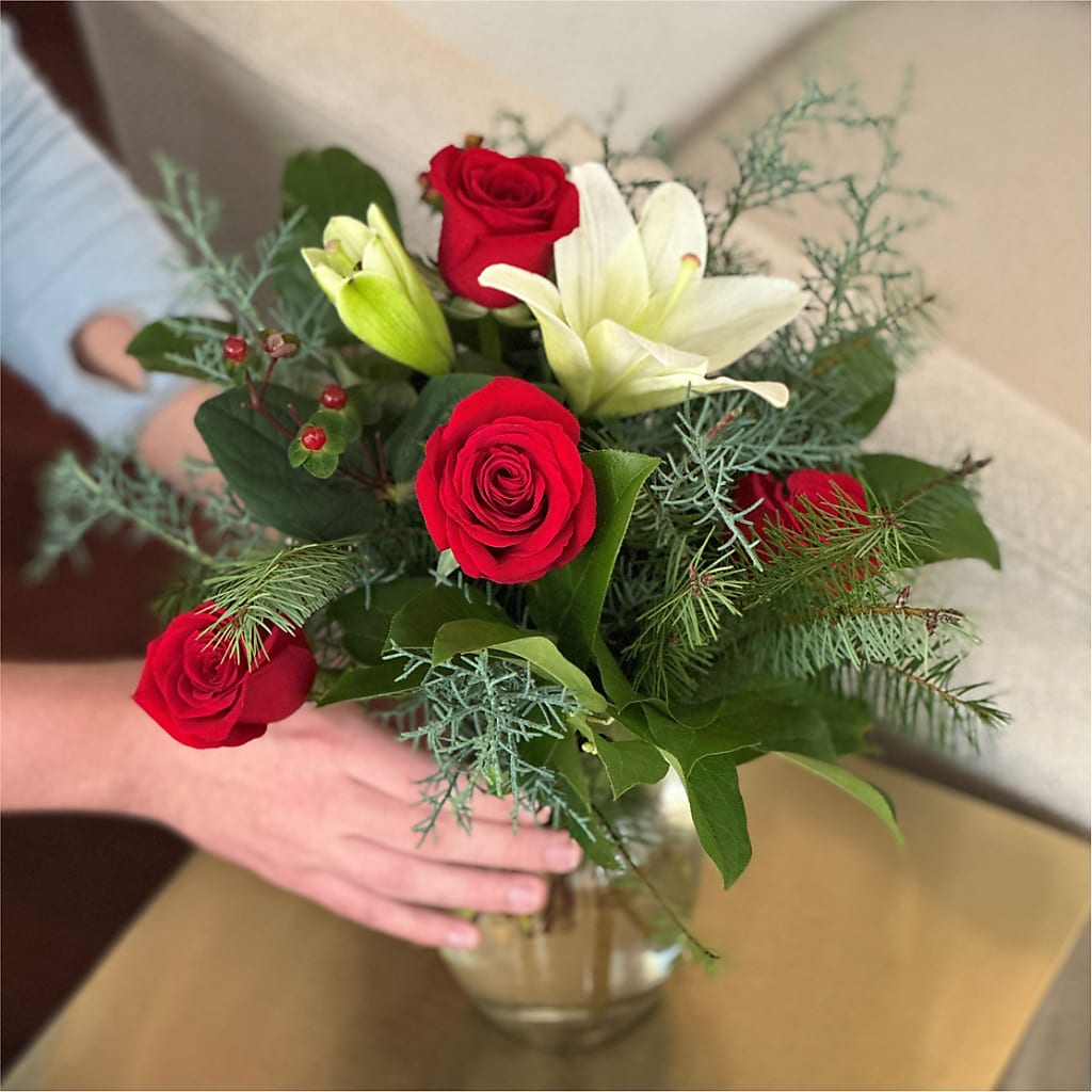 Glittering Lights Bouquet – Everbloom Flowers Llc, Aurora OH