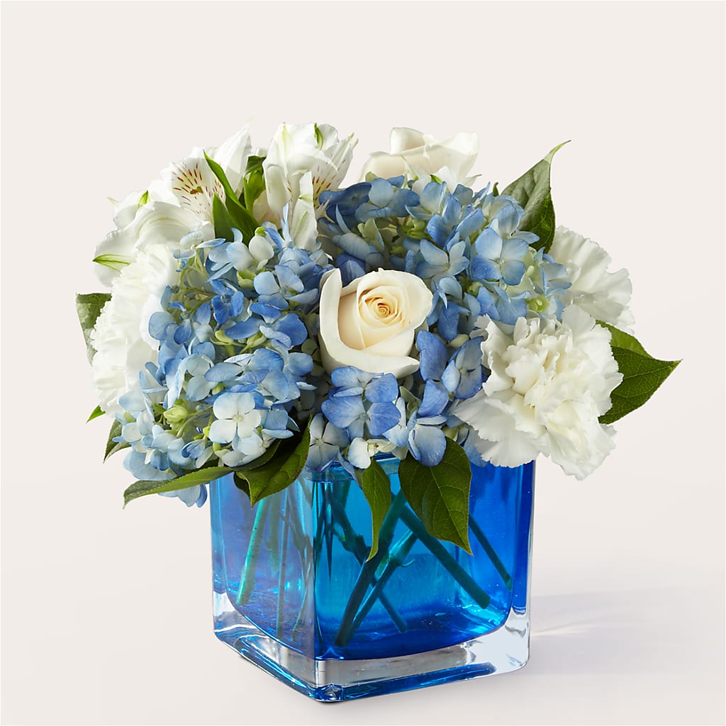 Soothing Waters Bouquet – Everbloom Flowers Llc, Aurora OH