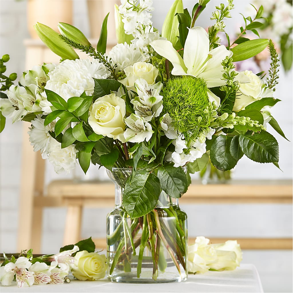 Classic Ivory – A Florist Original – Everbloom Flowers Llc, Aurora OH