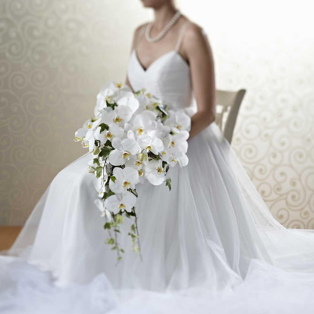 Classic White Bouquet – Everbloom Flowers Llc, Aurora OH