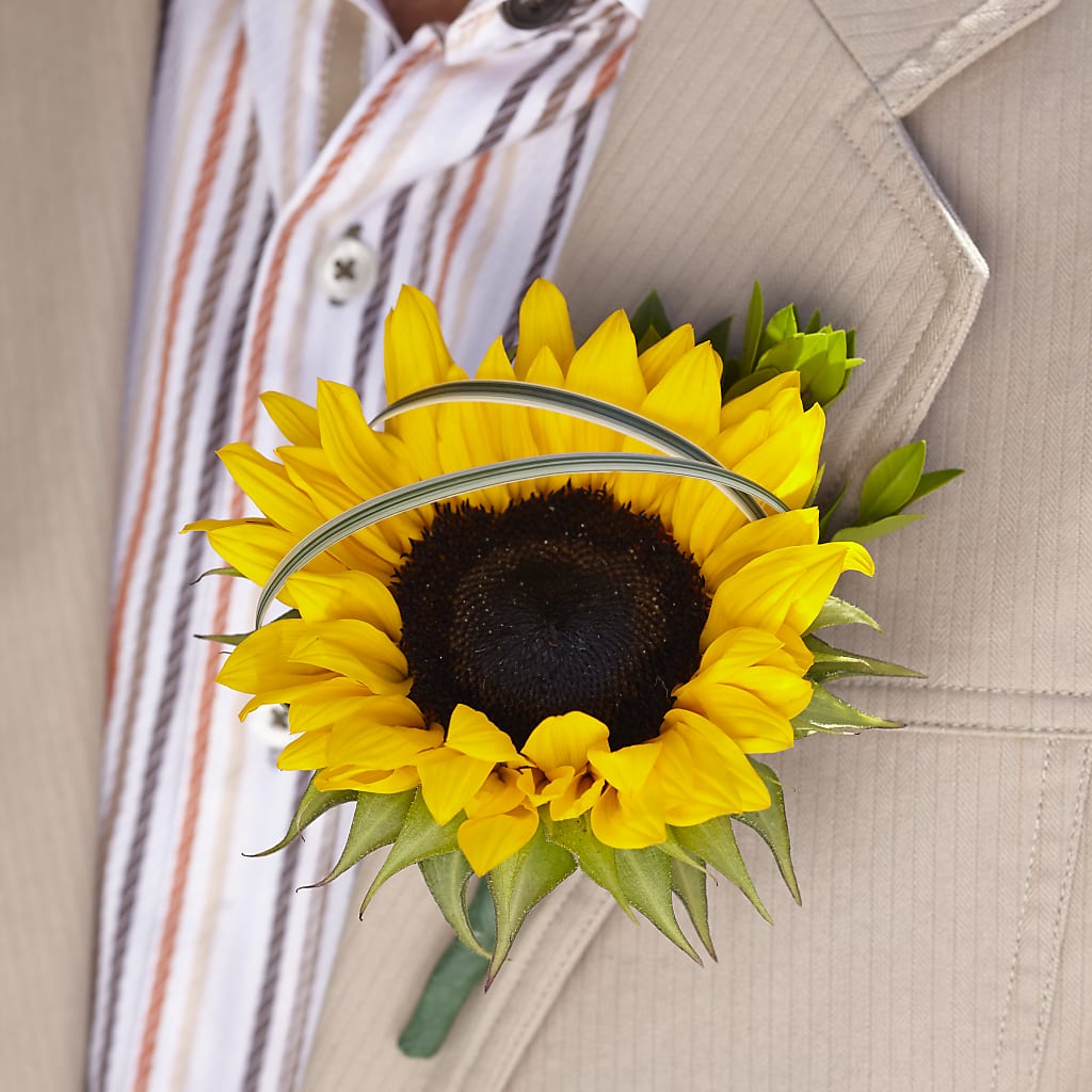 Free Spirit Boutonniere – Everbloom Flowers Llc, Aurora OH