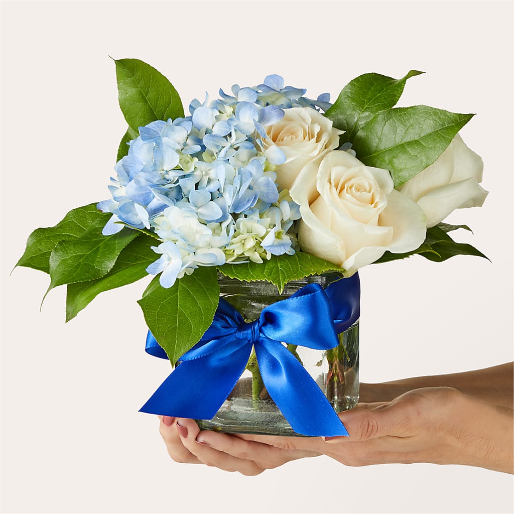 Sky Blue Delight Bouquet –  Everbloom Flowers Llc, Aurora OH