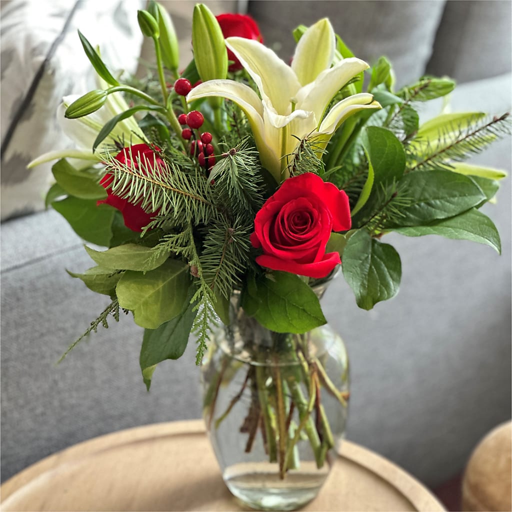 Sparkling Snowflakes Bouquet –  Everbloom Flowers Llc, Aurora OH