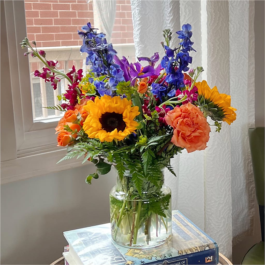Rays of Life Bouquet –  Everbloom Flowers Llc, Aurora OH
