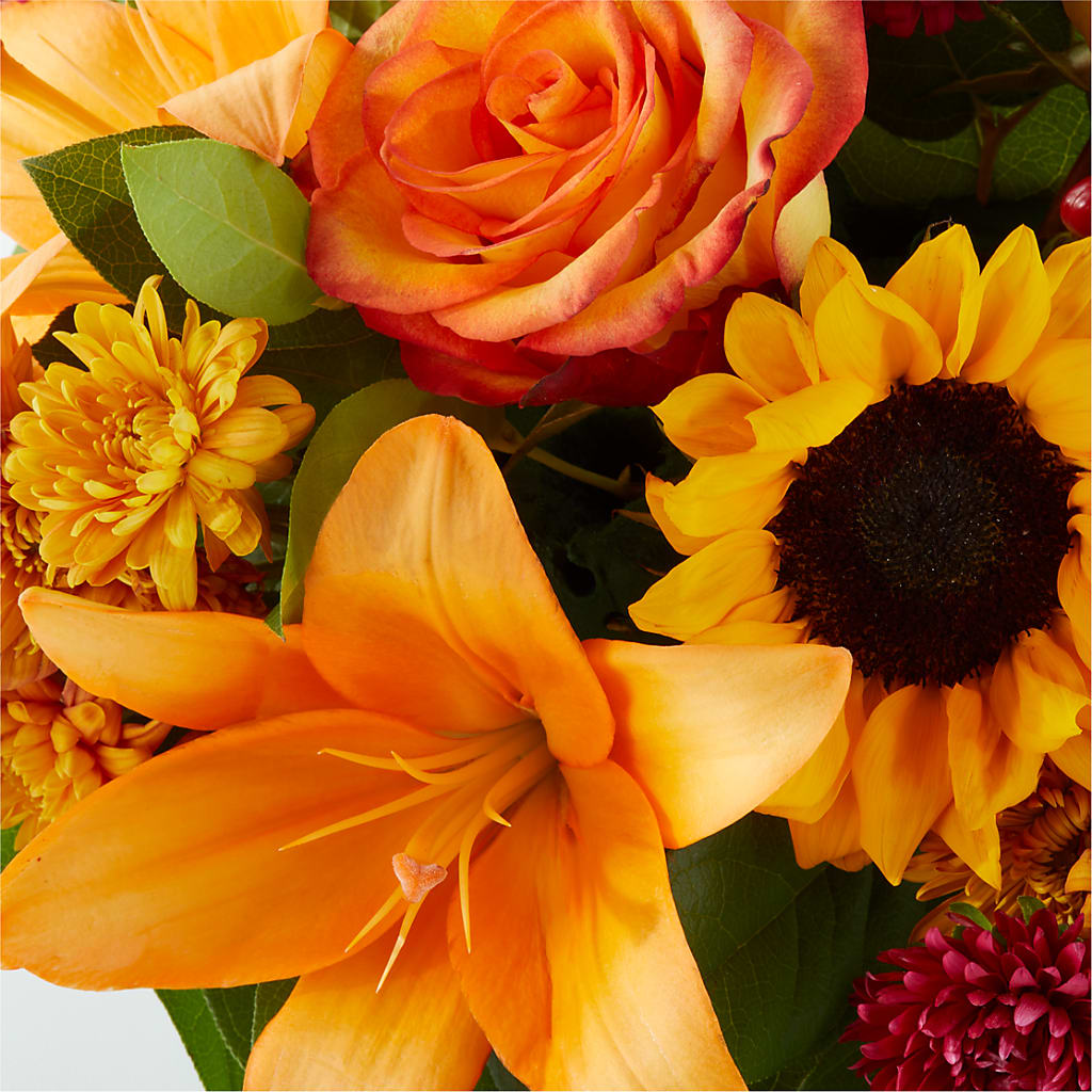 Grateful Centerpiece –  Everbloom Flowers Llc, Aurora OH
