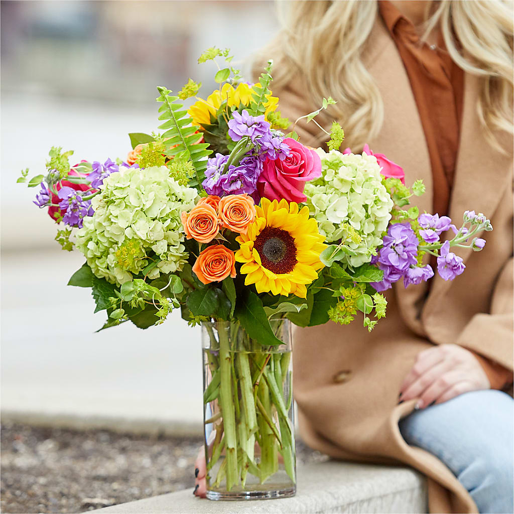 Vibrant Greetings Bouquet –  Everbloom Flowers Llc, Aurora OH