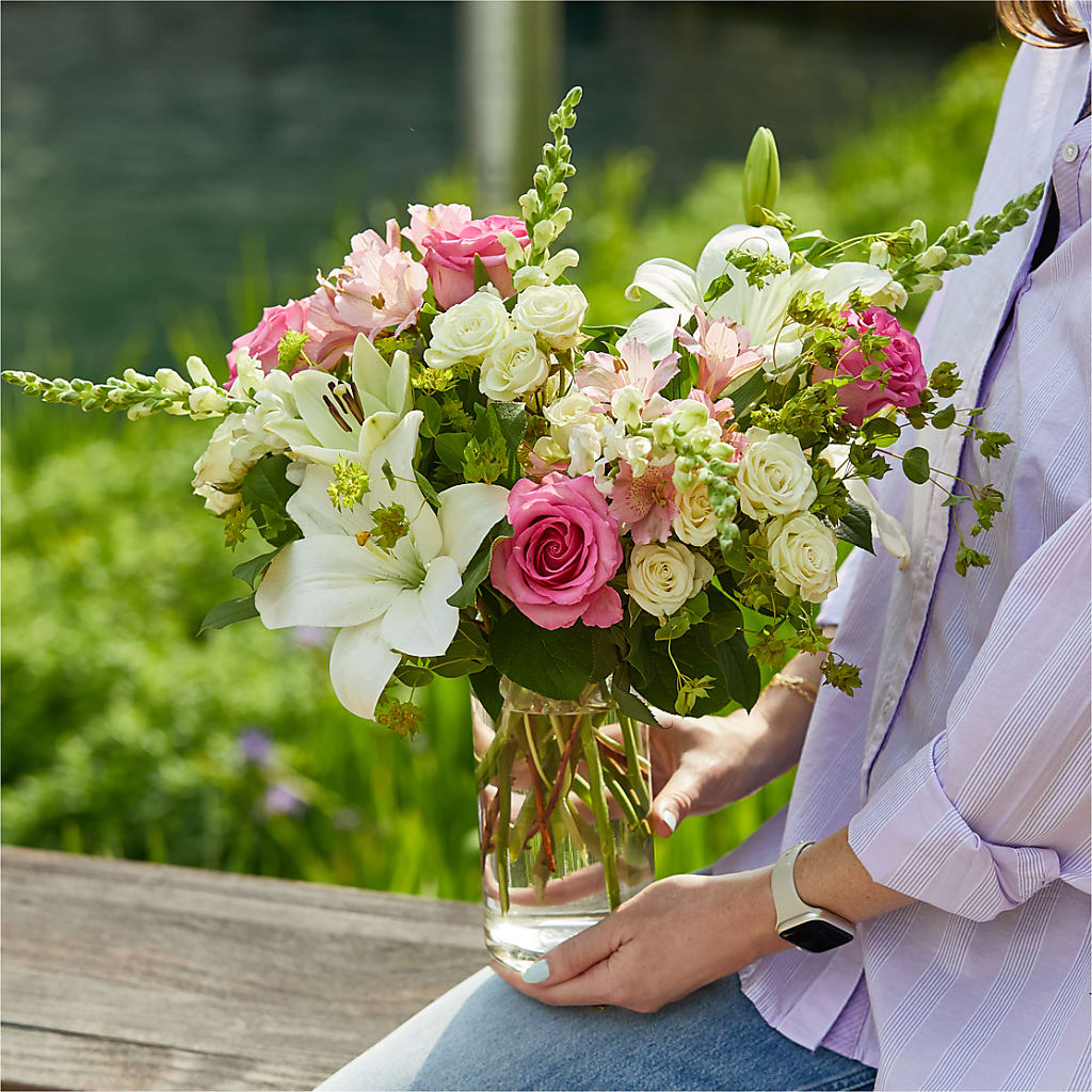 Fondly Bouquet –  Everbloom Flowers Llc, Aurora OH