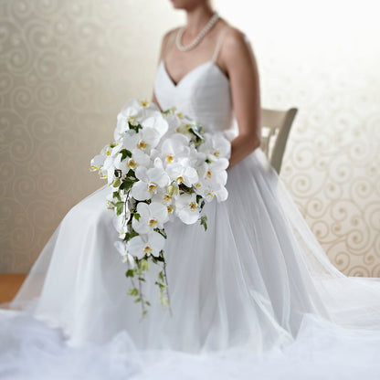 Classic White Bouquet –  Everbloom Flowers Llc, Aurora OH